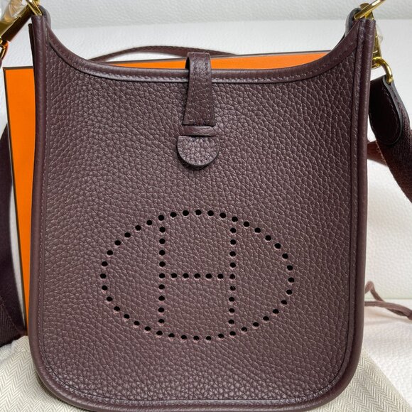 Hermes Handbags - 2023 New Hermes Taurillon Clemence Amazone Evelyne TPM 16 Rouge Sellier Gold HW